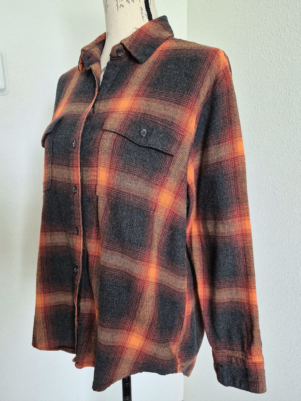 Old Navy Evermore Swiftie Boyfriend Orange Plaid Flannel Shirt M Cotton Casual - Picture 10 of 15